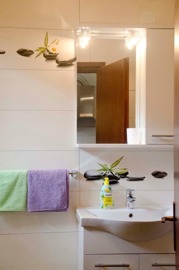 Apartman Aurora Apartment โปเรช ภายนอก รูปภาพ