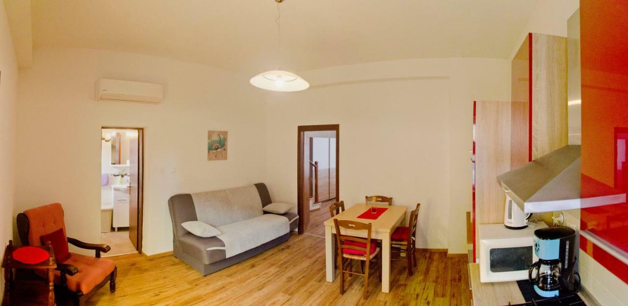 Apartman Aurora Apartment โปเรช ภายนอก รูปภาพ